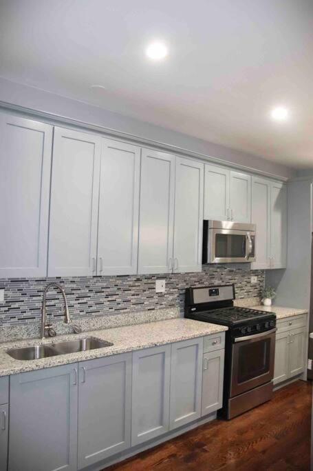 Upscale Apartment Westside Of Chicago Eksteriør bilde