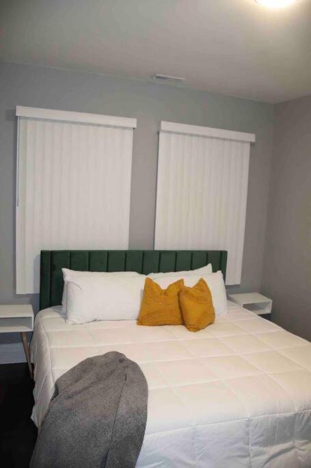 Upscale Apartment Westside Of Chicago Eksteriør bilde