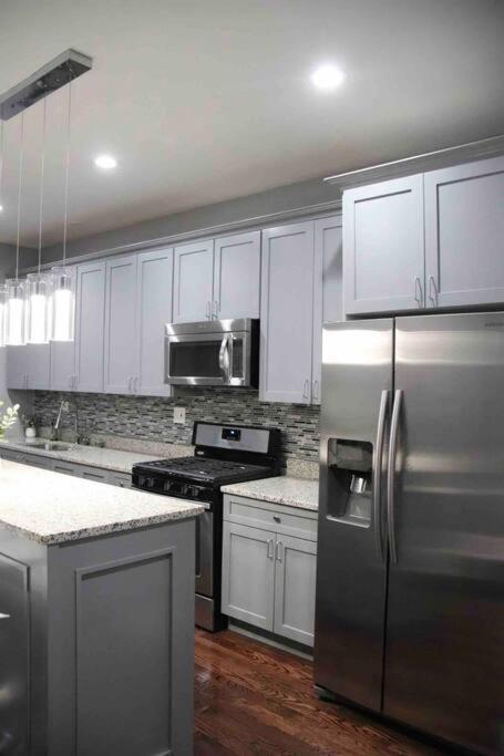 Upscale Apartment Westside Of Chicago Eksteriør bilde
